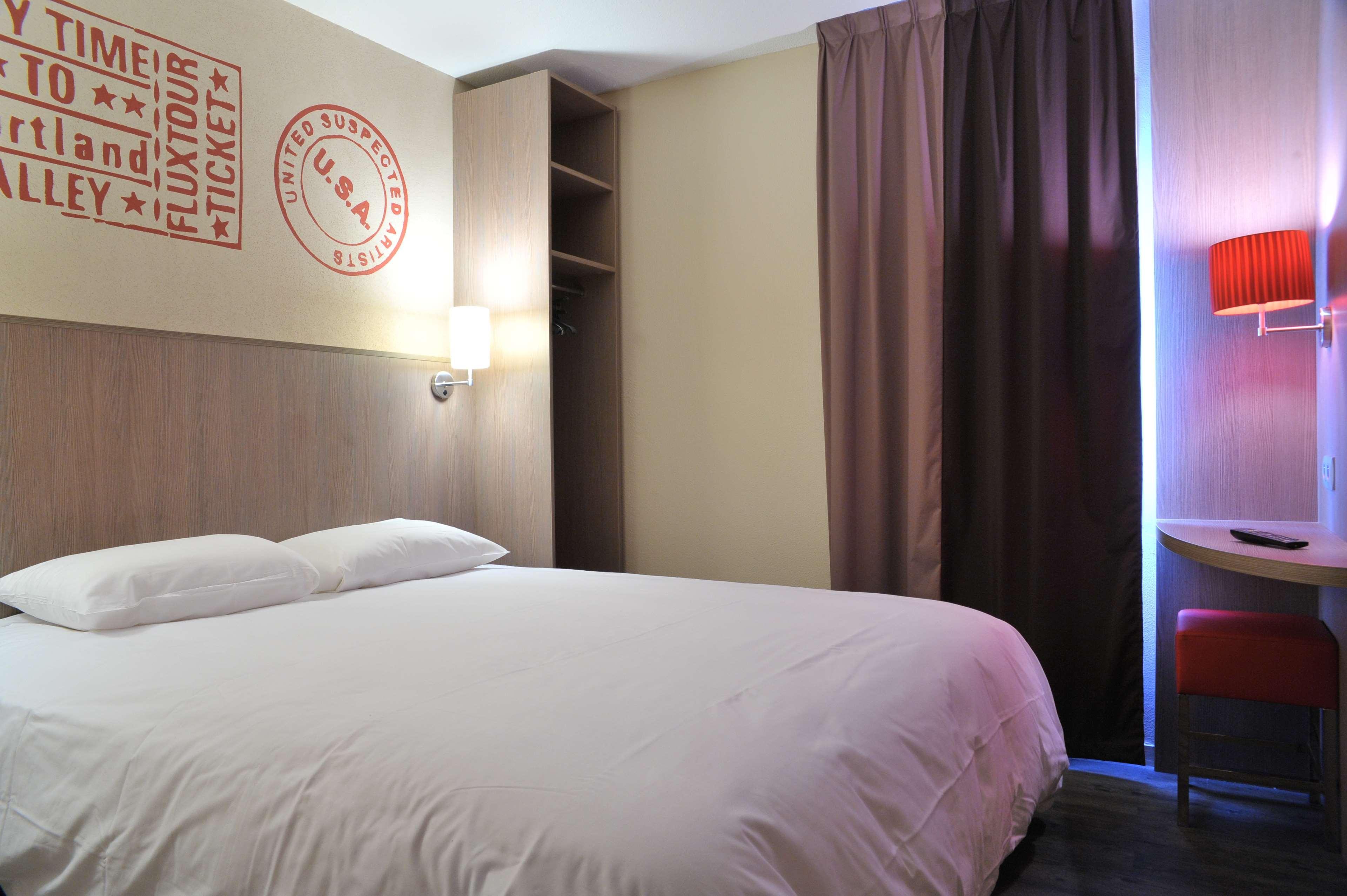 Brit Hotel Essentiel Cholet Exteriör bild