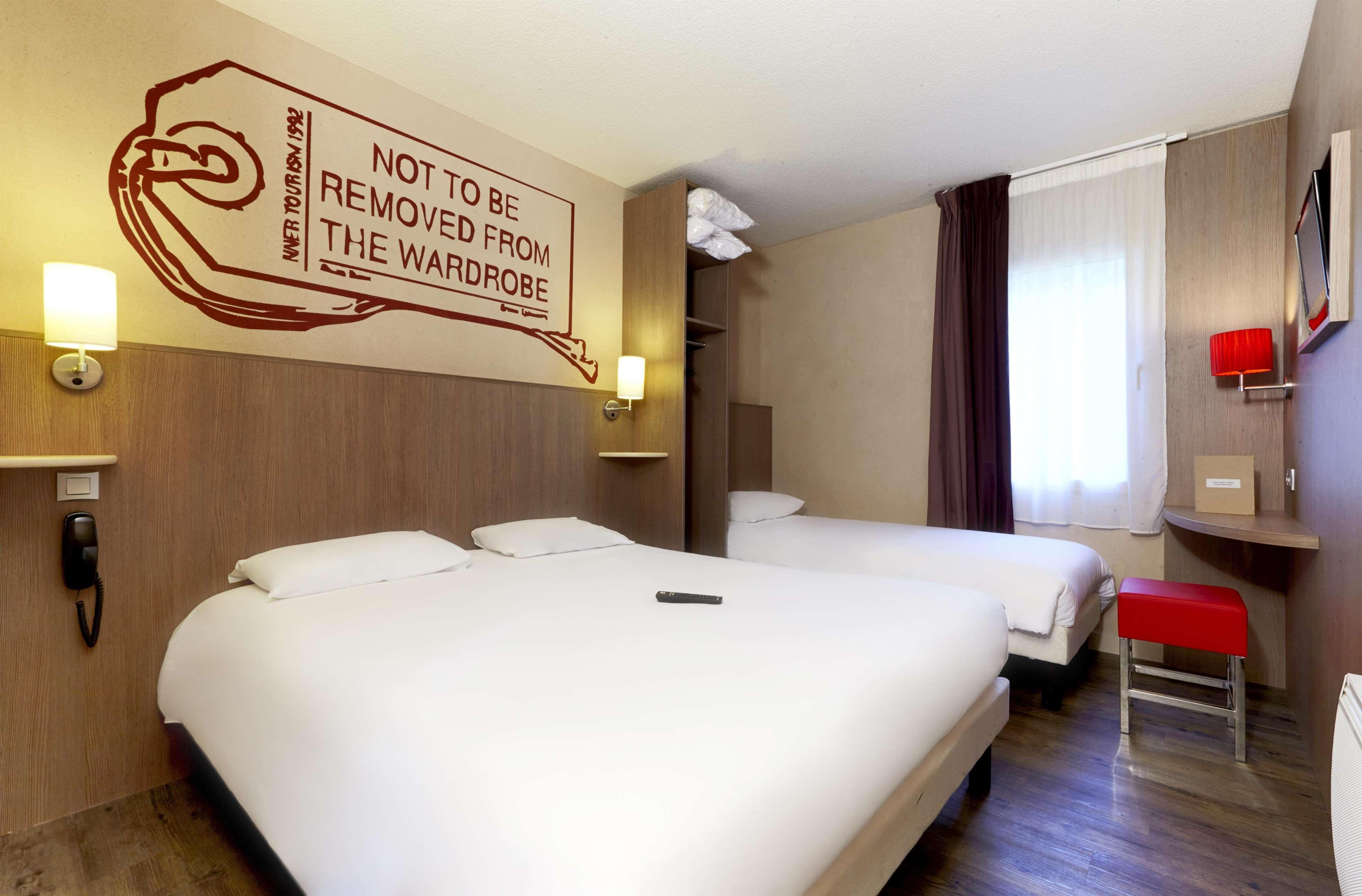 Brit Hotel Essentiel Cholet Exteriör bild