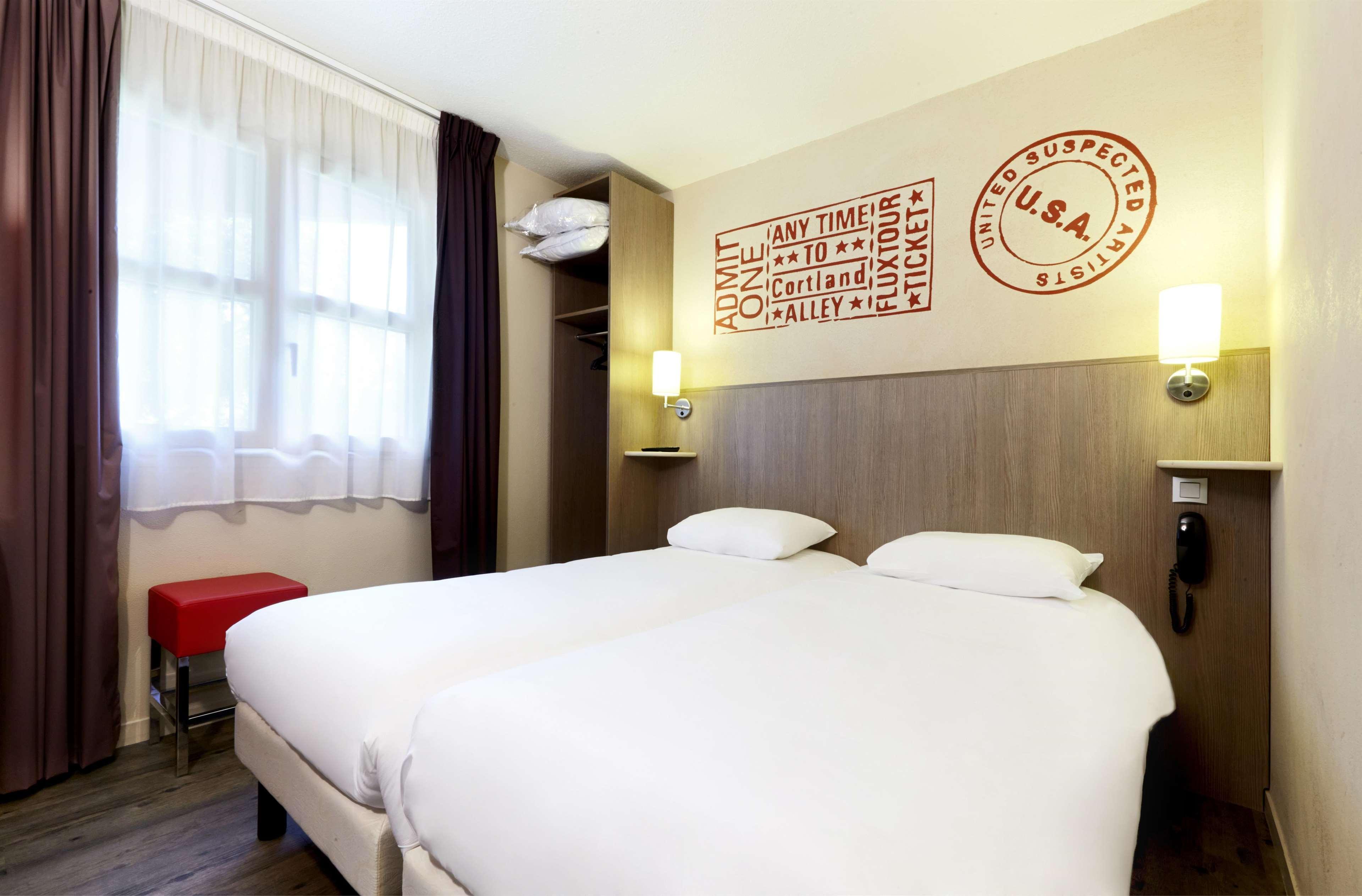 Brit Hotel Essentiel Cholet Exteriör bild
