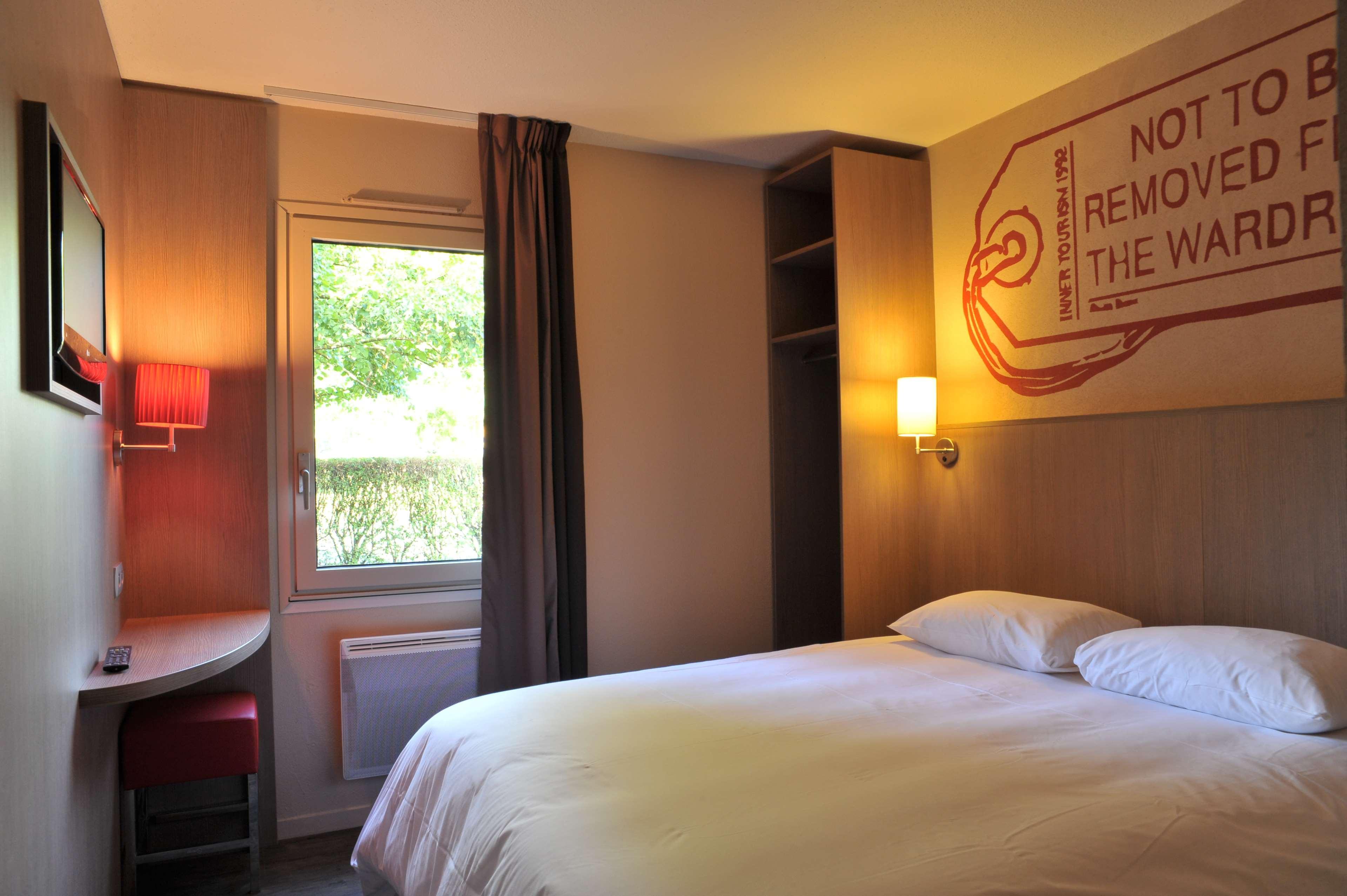 Brit Hotel Essentiel Cholet Exteriör bild