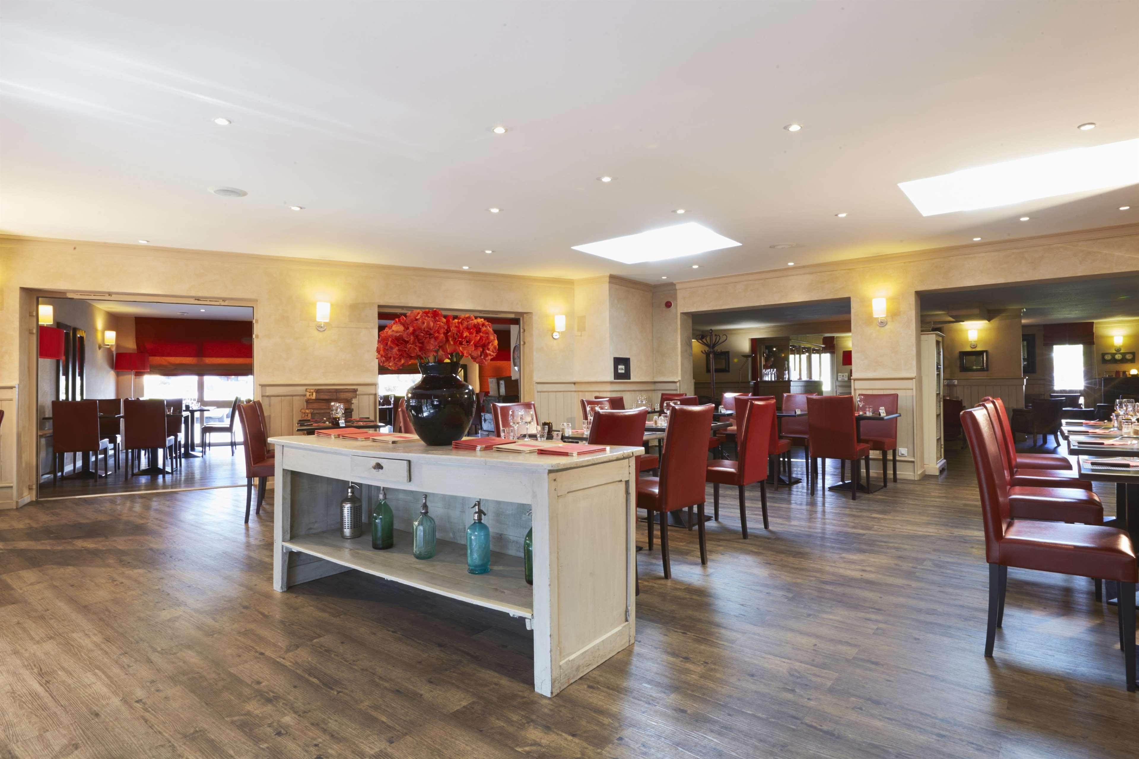 Brit Hotel Essentiel Cholet Exteriör bild