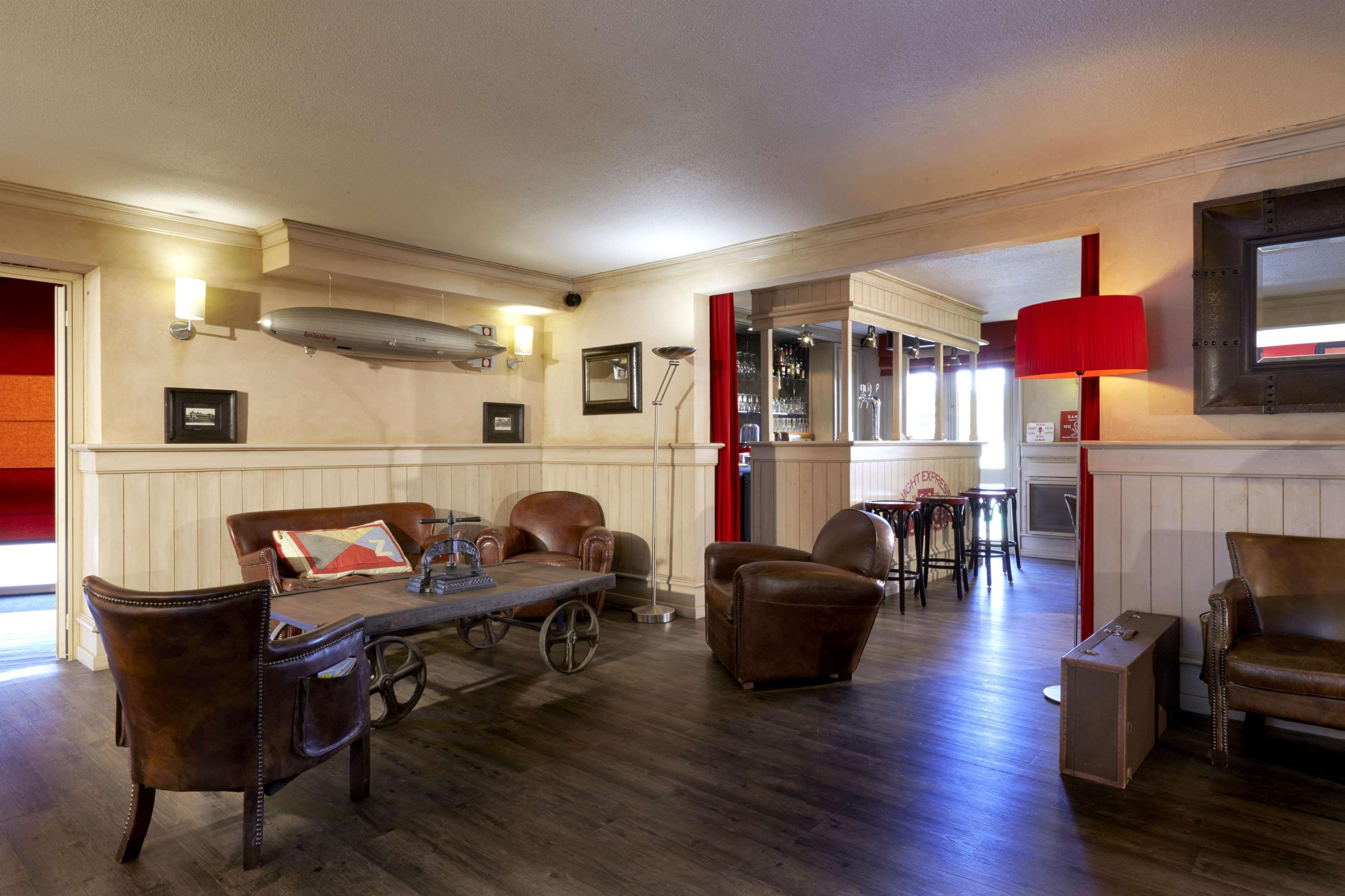 Brit Hotel Essentiel Cholet Exteriör bild
