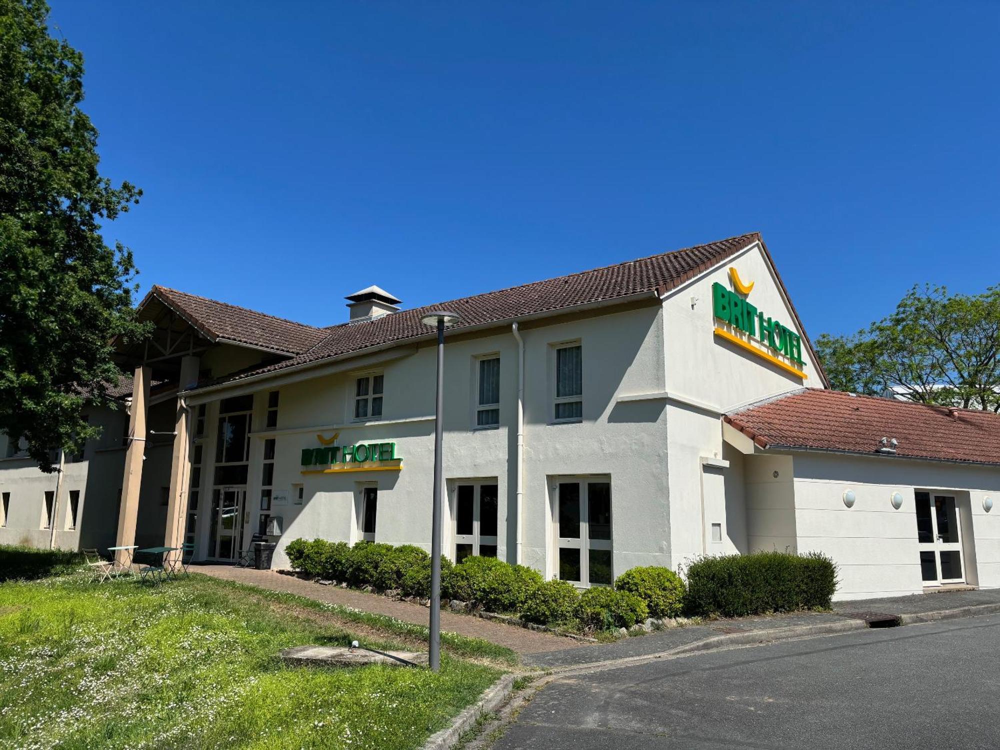 Brit Hotel Essentiel Cholet Exteriör bild